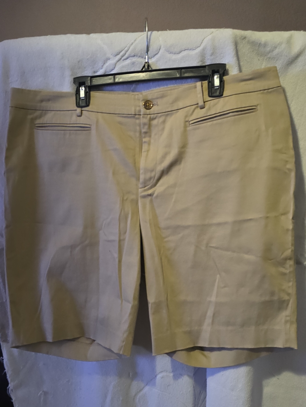 Women's Classic Tan Dress Shorts.  9 Inch Inseam.